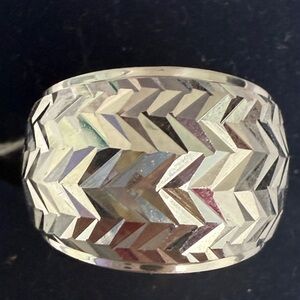 White Gold Patterned Ring